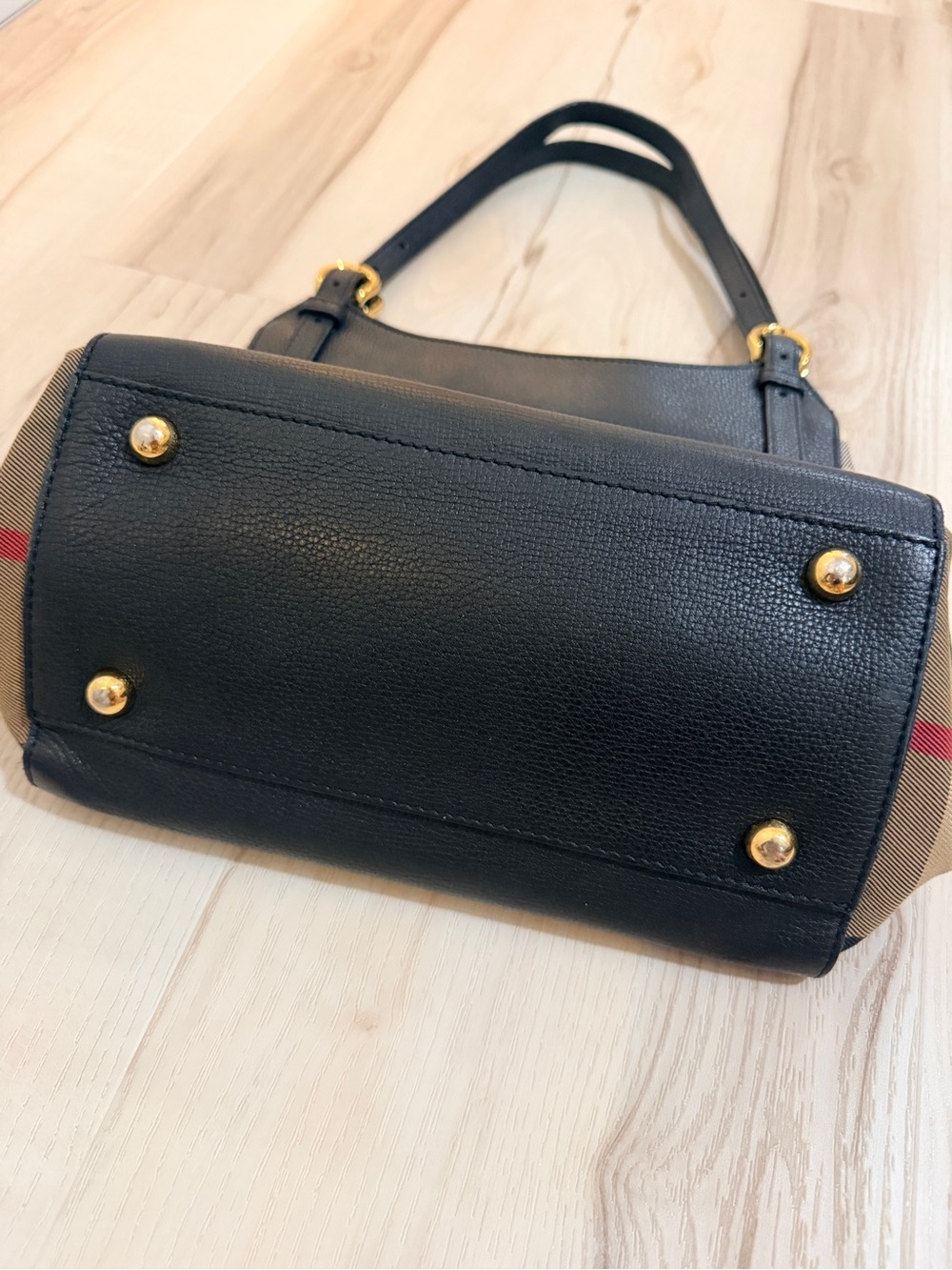 Burberry Black Leather & Vintage Check Shoulder Bag with Gold Hardware - Picture 3 of 9